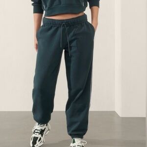 Athleta Forever Fleece Joggers/Sweatpants in Cypress/White. Size XL. NWT